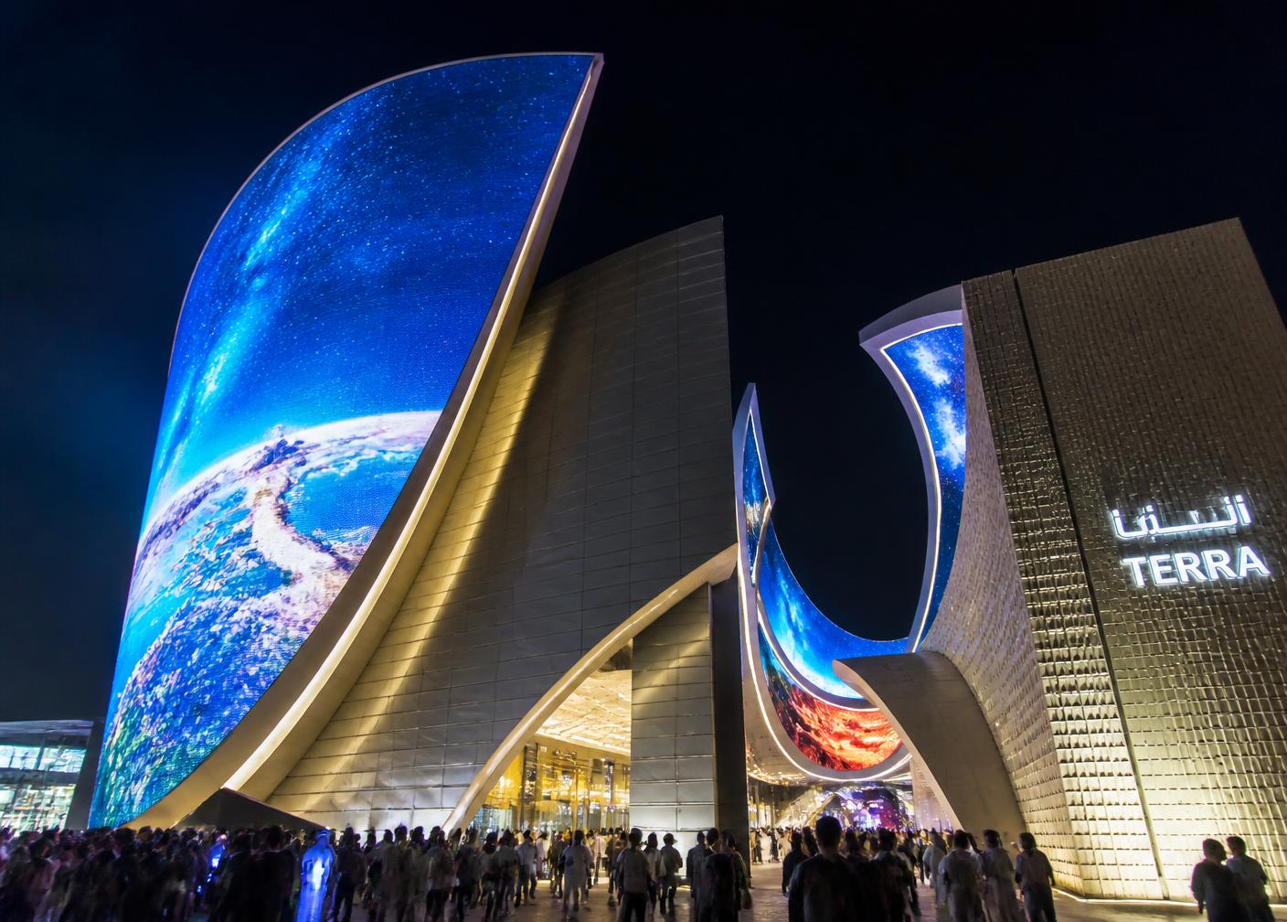 EXPO 2020 Dubai — Large-format curved LED screens